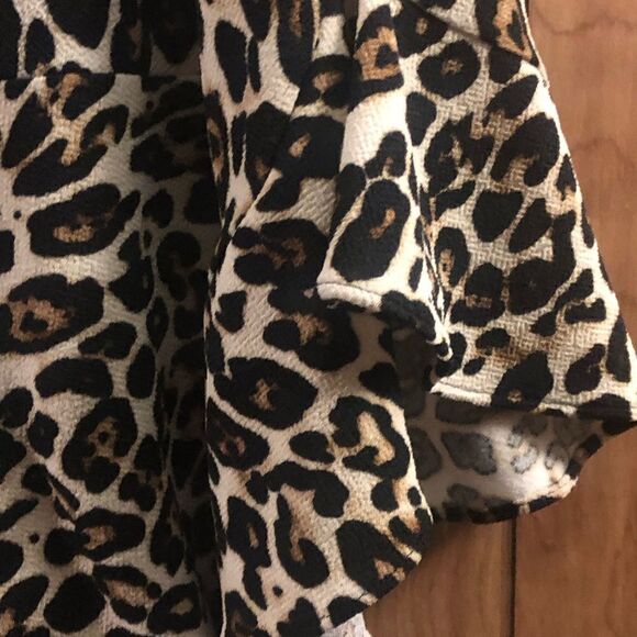 Chico’s Women’s Size 3 Large Cheetah Print Laced Up Blouse With Bell Sleeves - Picture 4 of 7